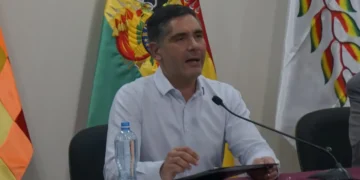 El minsitro Oscar Justiniano denuncia los hechos de corrupción en Emapa. Foto: APG.