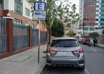 La Alcaldía de La Paz reactivó el sistema de parqueos tarifados. FOTO: GAMLP