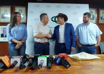 Hace 10 días, la CAO entrega sus proyectos de ley al PDC. Foto: CAO.