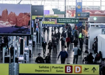 Imagen del aeropuerto de Santiago durante el paro de pilotos. Foto: T13