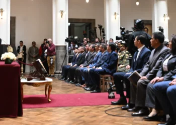El presidente Rodrigo Paz participa de la posesión de su gabinete de ministros.