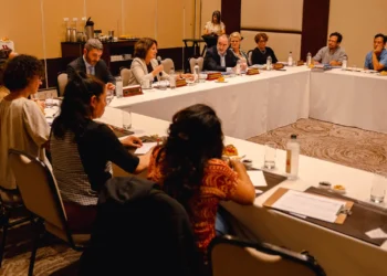 La vicepresidenta ejecutiva para una Transición Limpia, Justa y Competitiva de la Comisión Europea, Teresa Ribera, explica sobre Global Gateway. Foto: Unión Europea en Bolivia.