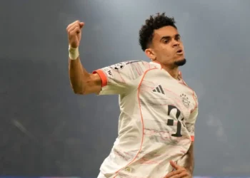 Luis Díaz celebra con pasión su gol ante el FC Bayern München. (FOTO: FC Bayern München)