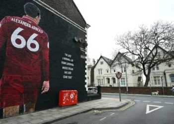 El mural de Trent Alexander-Arnold en Liverpool. (FOTO: AFP)