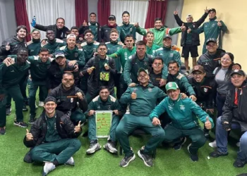 Celebración en los camerinos de jugadores, cuerpo técnico y directiva de San Juan FC. (FOTO: San Juan FC)