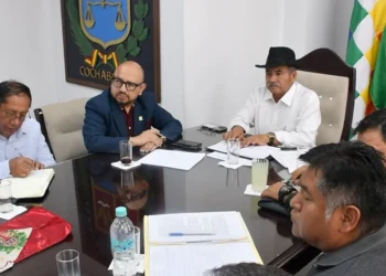 Reunión entre autoridades de Cochabamba por el tema del conflicto en Cotapachi. FOTO: GADC