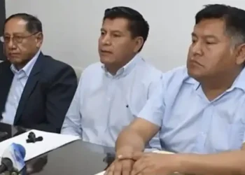 Autoridades municipales de Quillacollo, Colcapirhua y la Gobernación de Cochabamba en reunión. FOTO: red Uno