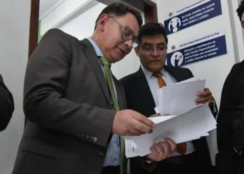 El exviceministro Jhonny Aguilera llega ante la Fiscalía. (Foto:  El Bunker)