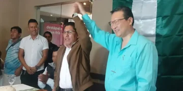 Félix Patzi, jefe nacional del MTS, y Chi Hyun Chung. (Foto: Libertad Multimedia)