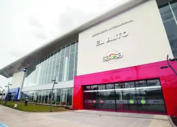 Frontis del Aeropuerto de El Alto. (Foto: DTV)