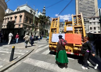 Empresarios protestan por falta de pago de parte de la Alcaldía de La Paz. FOTO: Javier Escalier