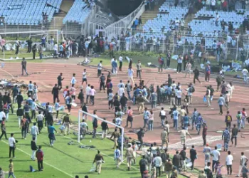 Disturbios en la visita de Lionel Messi a un estadio de Calcuta. (FOTO: AFP)