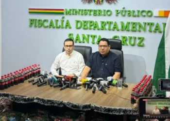 El fiscal general Roger Mariaca y el fiscal departamental de Santa Cruz, Alberto Zeballos. (Foto: Fiscalía General)