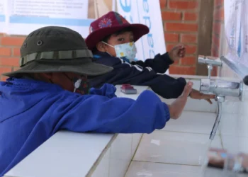 La Alcaldía de El Alto recomienda reforzar las medidas de bioseguridad para evitar contagios de gripe H3N2. FOTO: GAMEA