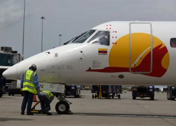 Un avión de Satena Airlines que cubre la ruta Bogotá-Caracas/AFP