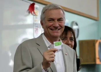 El ultraderechista José Antonio Kast emitió su voto temprano/AFP