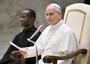 El papa León XIV pide mayor humildad a sus colaboradores/AFP