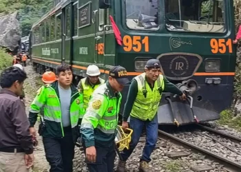 La Policía rescató a los heridos/AFP