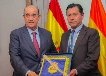 El secretario general de la Vicepresidencia, Iván Montoya y el director general de la Policía Nacional de España, Francisco Pardo.