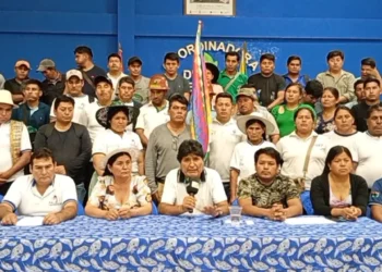 El expresidente Evo Morales proclama a Héctor Arce como candidato a gobernador.