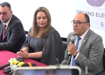 Vocales del TSE brindan una conferencia de prensa. (Foto: Captura TSE)