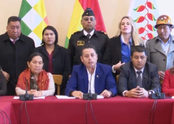 El vicepresidente Edmand Lara junto a las fuerzas políticas de la Asamblea.