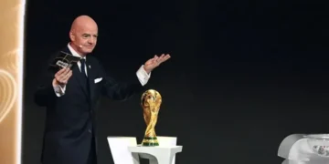 El presidente de la FIFA, Gianni Infantino, habla durante el sorteo de la Copa Mundial de Fútbol 2026. (FOTO: AFP)