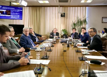 El canciller de Chile, Alberto van Klaveren, participa de la sesión de la Comisión de Diputados de su país. (Foto: Cancillería de Chile)