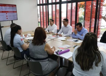 El ministro Oscar Justiniano se reúne con Ibnorca. Foto: Ministerio de Desarrollo Productivo.