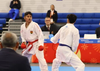 Luis Vera durante su combate de karate en los Juegos Bolivarianos.