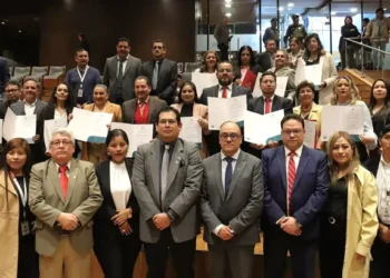Autoridades del Legislativo y el Órgano Electoral (Foto: TSE)