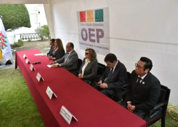 Seis vocales del TSE en el acto de posesión de la nueva directiva.
Foto: APG