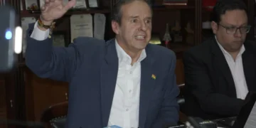 El expresidente Jorge Quiroga en conferencia de prensa.
Foto: APG