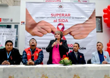 La viceministra Salamanca y otras autoridades en el acto especial que se realizó en ocasión de la jornada. Foto: Ministerio de Salud.