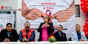 La viceministra Salamanca y otras autoridades en el acto especial que se realizó en ocasión de la jornada. Foto: Ministerio de Salud.