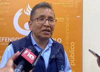 El defensor del Pueblo, Pedro Callisaya en conferencia de prensa.
Foto: Defensoría del Pueblo.