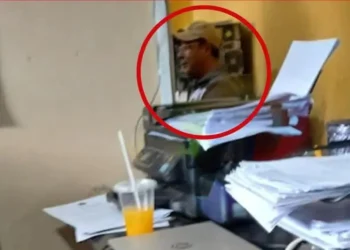 El expresidente Luis Arce está en instalaciones de la FELCC.