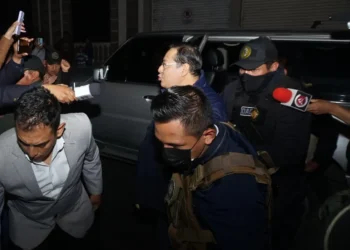 El expresidente Luis Arce ingresa a la cárcel de San Pedro. (Foto: APG)