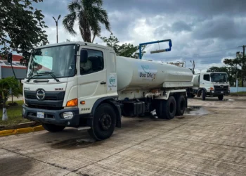 Un camión cisterna que transporta agua. Foto: ABT.