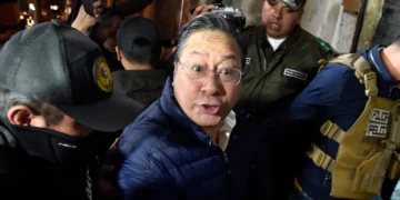 El expresidente Luis Arce cuando entraba al penal de San Pedro.
Foto: AFP