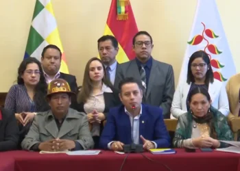 El vicepresidente Edmand Lara junto a los jefes de las fuerzas políticas de la Asamblea. (Captura: Vicepresidencia)