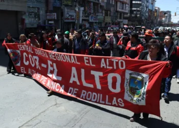 La dirigencia y sus bases de la COR El Alto salen a protestar (Foto: APG)