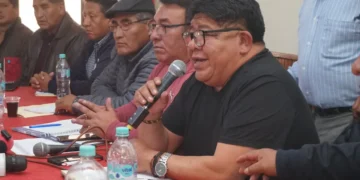 El secretario ejecutivo del sector, Edson Valdez, en conferencia de prensa.
Foto: APG