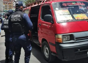 Personal municipal realizó operativos en varios puntos de la ciudad de La Paz. FOTO: GAMLP