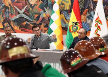 El presidente Rodrigo Paz Pereira en una reunión anterior con el sector minero. Foto: Archivo.