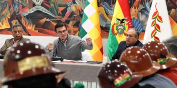 El presidente Rodrigo Paz Pereira en una reunión anterior con el sector minero. Foto: Archivo.