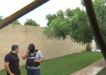 La Policía llegó al lugar y encontró un cargamento de droga/Captura de video