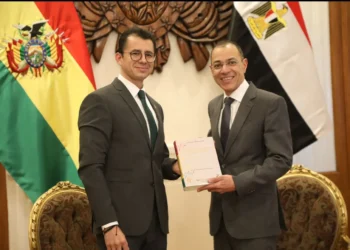 El secretario general de la Vicepresidencia, Freddy Vidovic y el embajador de la República Árabe de Egipto en Bolivia, Hatem Al-Nashar. (Foto: Vicepresidencia)