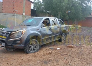 Un vehículo afectado en el intento de habilitar el botadero. Foto: Voces Regionales.