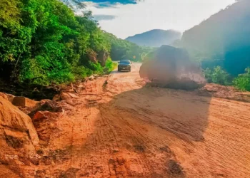 La enorme roca se desprendió por las lluvias/ABC